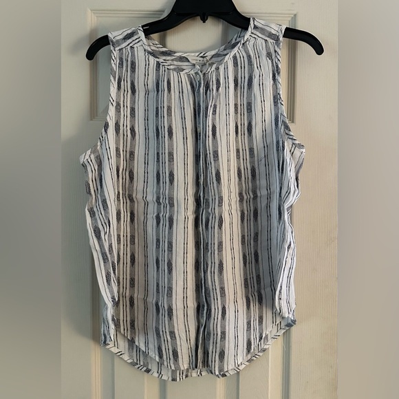 Lucky Brand Button down Top - Picture 2 of 6